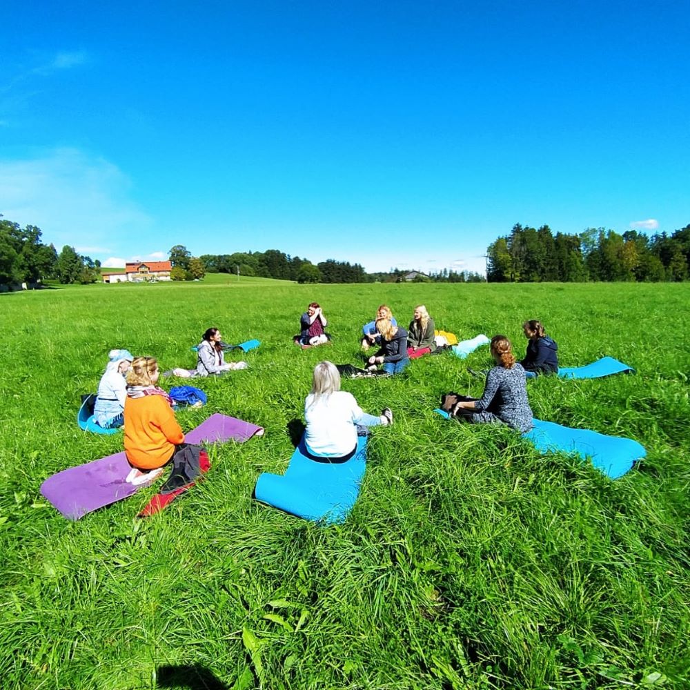 Bild Meditaiton Wiese